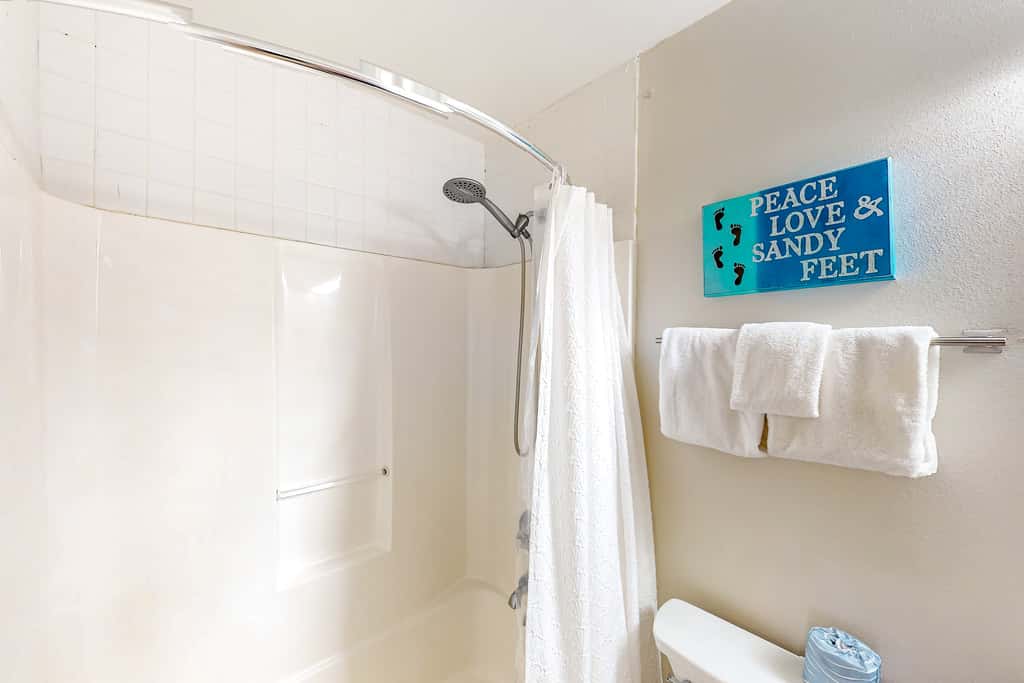 Cozy, top-floor beachfront condo with pool, pool spa, & beach access