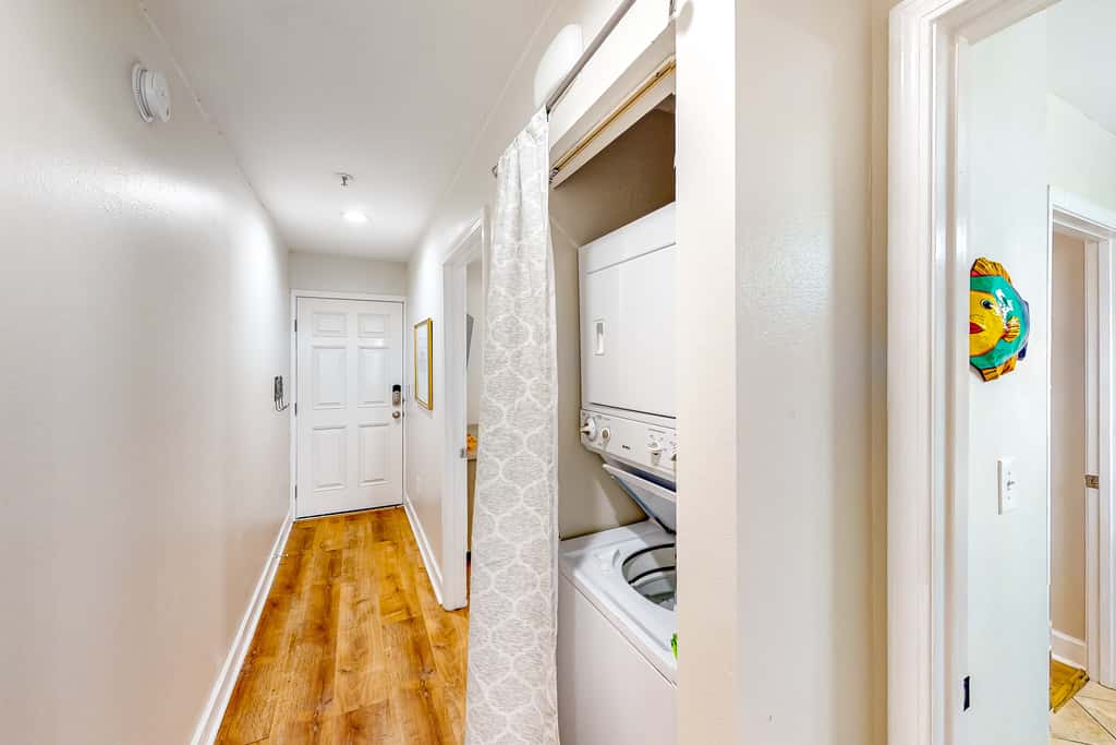 Cozy, top-floor beachfront condo with pool, pool spa, & beach access