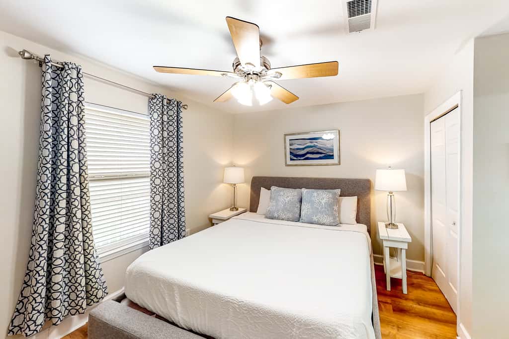 Cozy, top-floor beachfront condo with pool, pool spa, & beach access