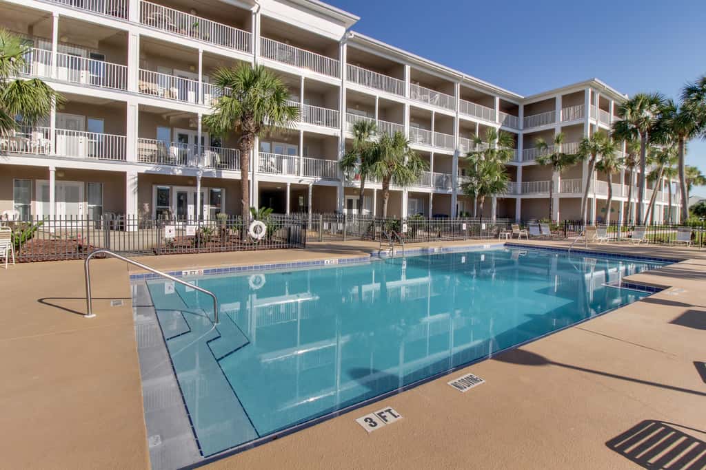Cozy, top-floor beachfront condo with pool, pool spa, & beach access