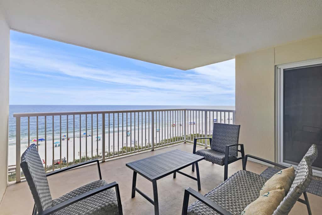 Gorgeous Oceanfront condo with washer&dryer, Gulf-front balcony & pool, hot tub