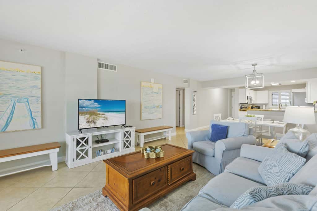 Gorgeous Oceanfront condo with washer&dryer, Gulf-front balcony & pool, hot tub