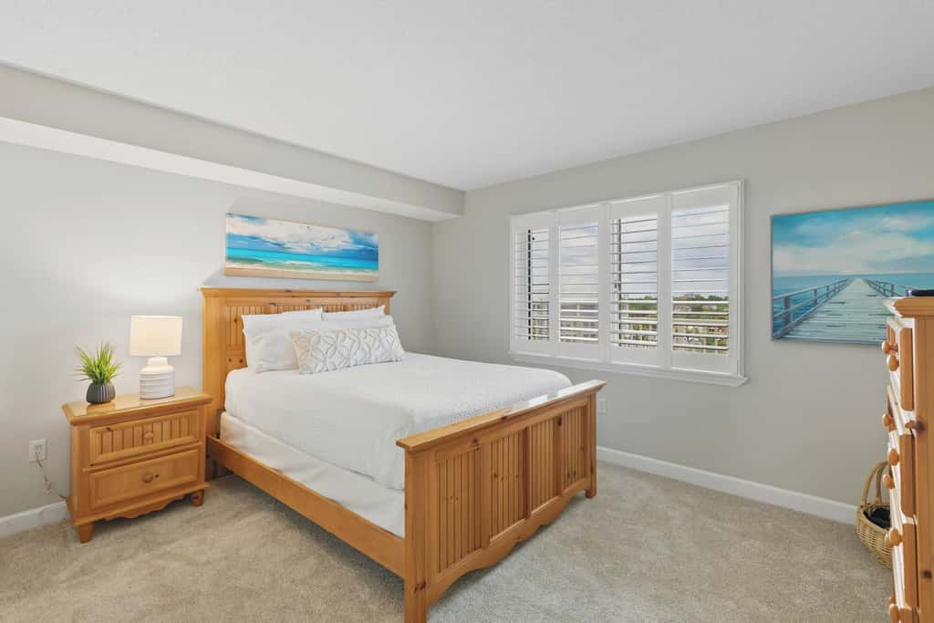 Gorgeous Oceanfront condo with washer&dryer, Gulf-front balcony & pool, hot tub