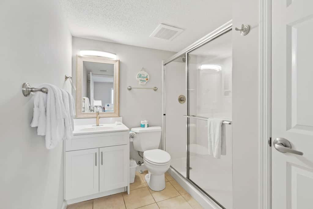 Gorgeous Oceanfront condo with washer&dryer, Gulf-front balcony & pool, hot tub