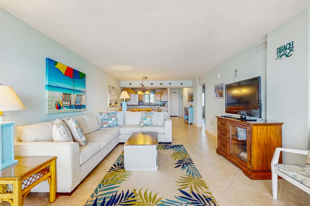 Gorgeous Oceanfront condo with washer&dryer, Gulf-front balcony & pool, hot tub