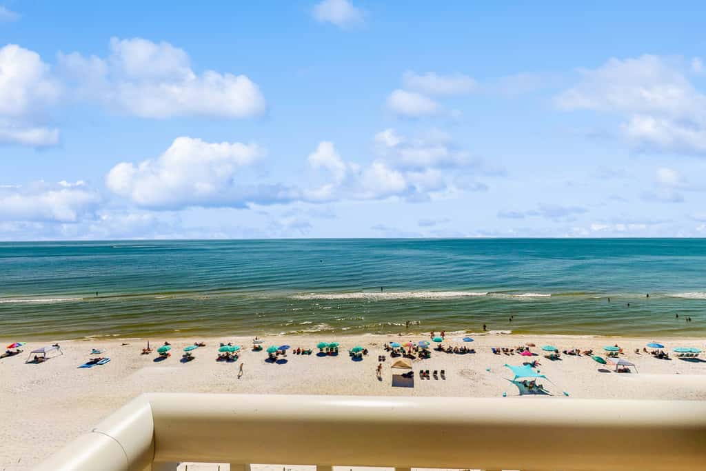 Gorgeous Oceanfront condo with washer&dryer, Gulf-front balcony & pool, hot tub