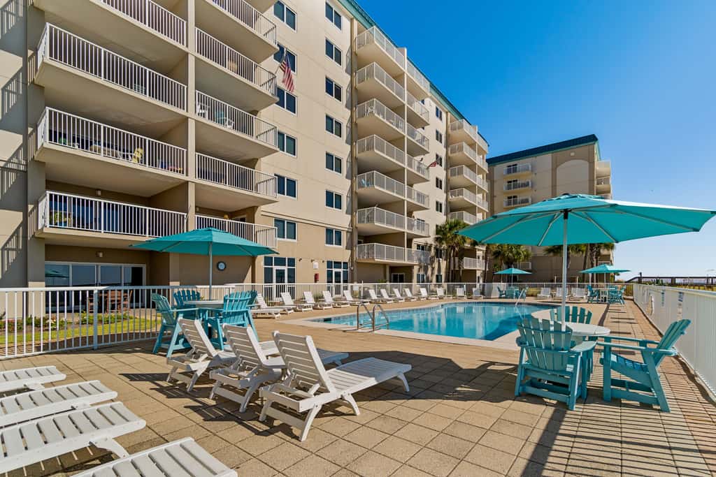 Gorgeous Oceanfront condo with washer&dryer, Gulf-front balcony & pool, hot tub