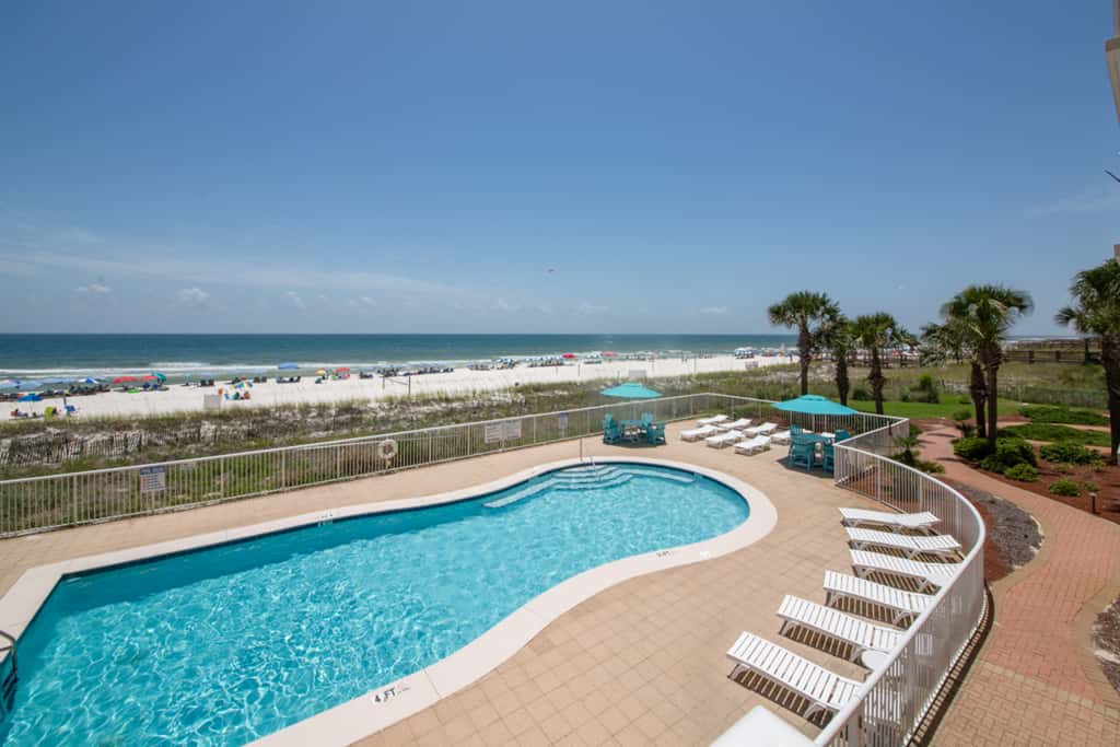 Gorgeous Oceanfront condo with washer&dryer, Gulf-front balcony & pool, hot tub