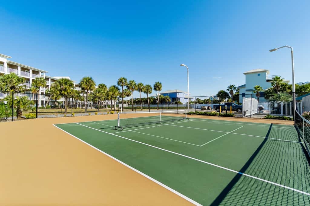 Gorgeous Oceanfront condo with washer&dryer, Gulf-front balcony & pool, hot tub