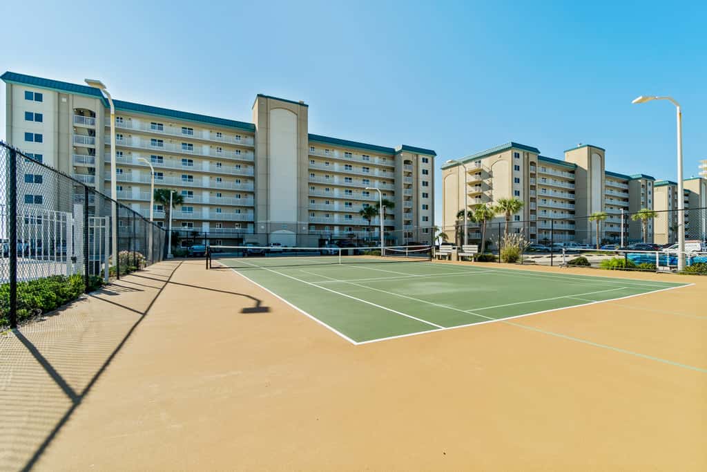 Gorgeous Oceanfront condo with washer&dryer, Gulf-front balcony & pool, hot tub