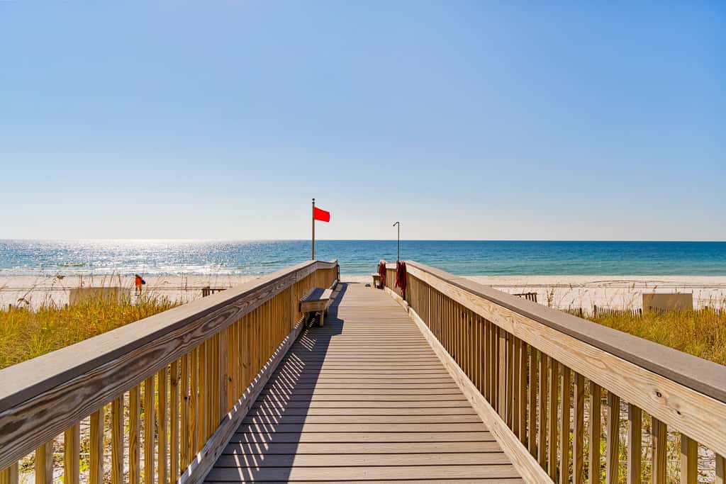 Gorgeous Oceanfront condo with washer&dryer, Gulf-front balcony & pool, hot tub