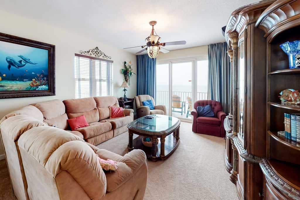 Inviting Gulf-front condo In Perdido Key with waterfront pool/hot tub and oceanfront balcony