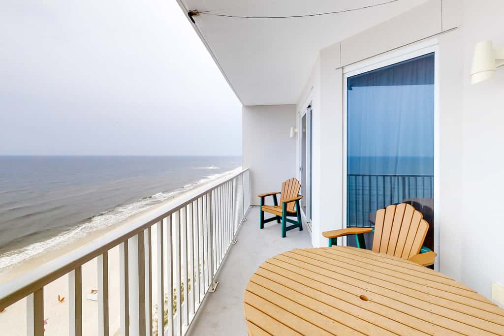 Inviting Gulf-front condo In Perdido Key with waterfront pool/hot tub and oceanfront balcony