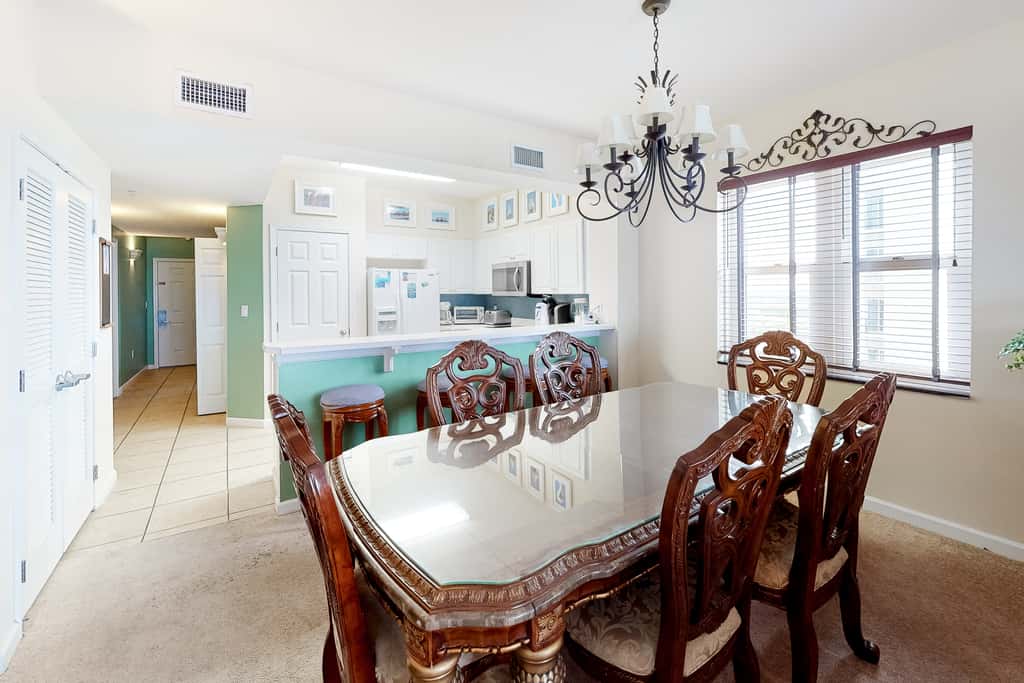 Inviting Gulf-front condo In Perdido Key with waterfront pool/hot tub and oceanfront balcony
