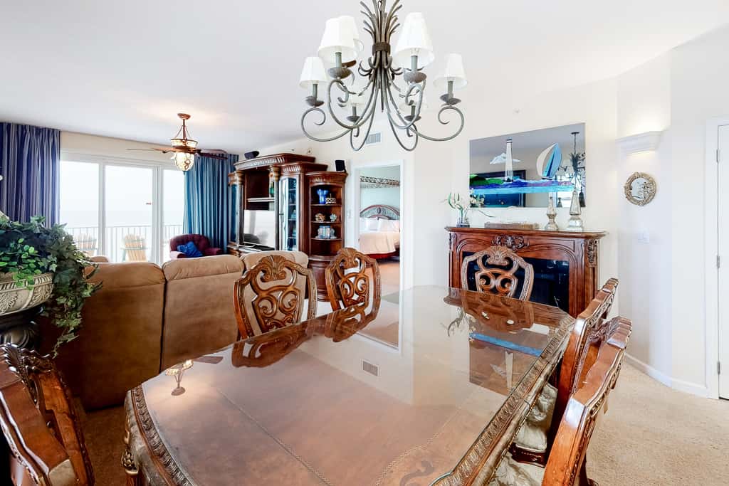 Inviting Gulf-front condo In Perdido Key with waterfront pool/hot tub and oceanfront balcony