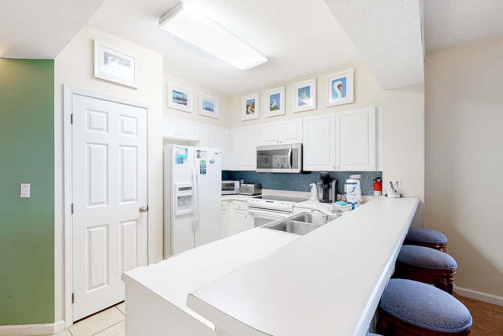 Inviting Gulf-front condo In Perdido Key with waterfront pool/hot tub and oceanfront balcony