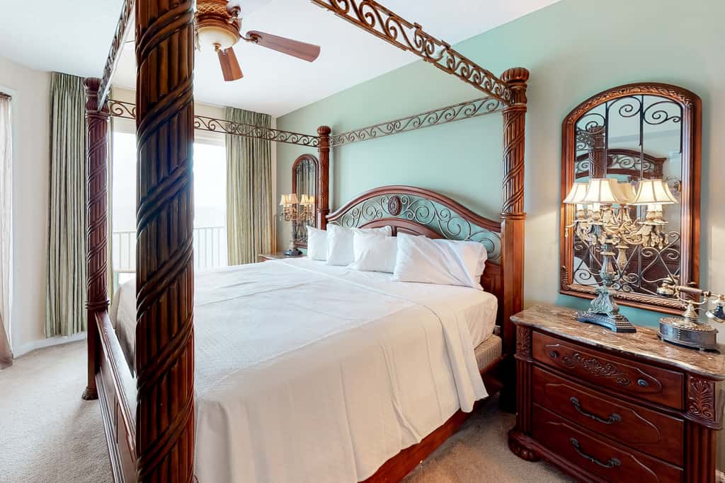Inviting Gulf-front condo In Perdido Key with waterfront pool/hot tub and oceanfront balcony
