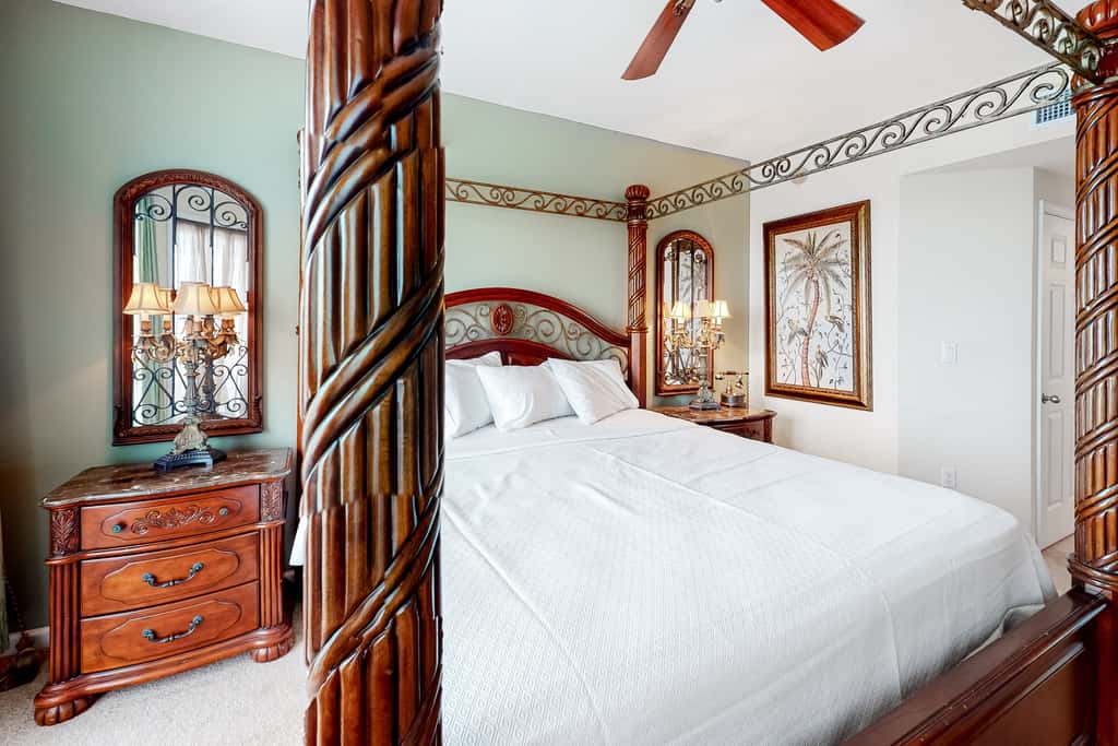 Inviting Gulf-front condo In Perdido Key with waterfront pool/hot tub and oceanfront balcony