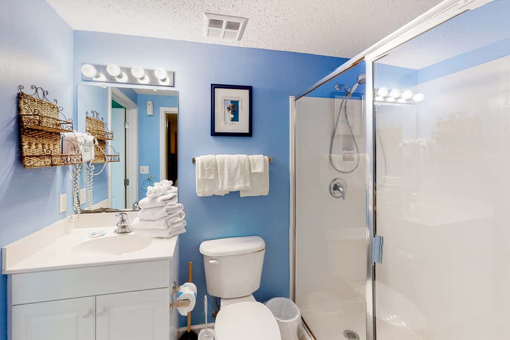 Inviting Gulf-front condo In Perdido Key with waterfront pool/hot tub and oceanfront balcony
