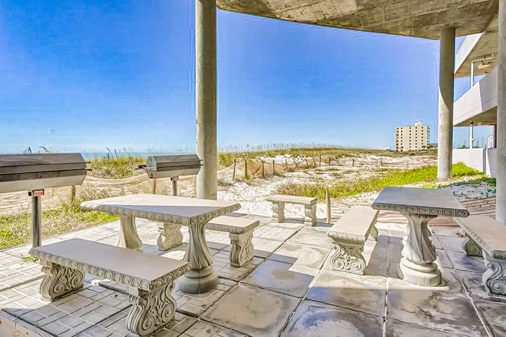Inviting Gulf-front condo In Perdido Key with waterfront pool/hot tub and oceanfront balcony
