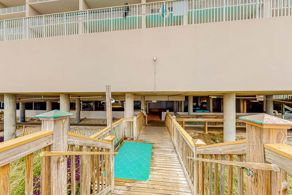 Inviting Gulf-front condo In Perdido Key with waterfront pool/hot tub and oceanfront balcony