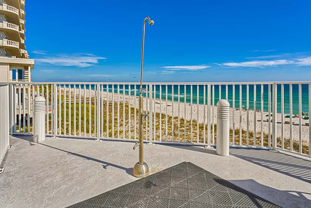 Inviting Gulf-front condo In Perdido Key with waterfront pool/hot tub and oceanfront balcony