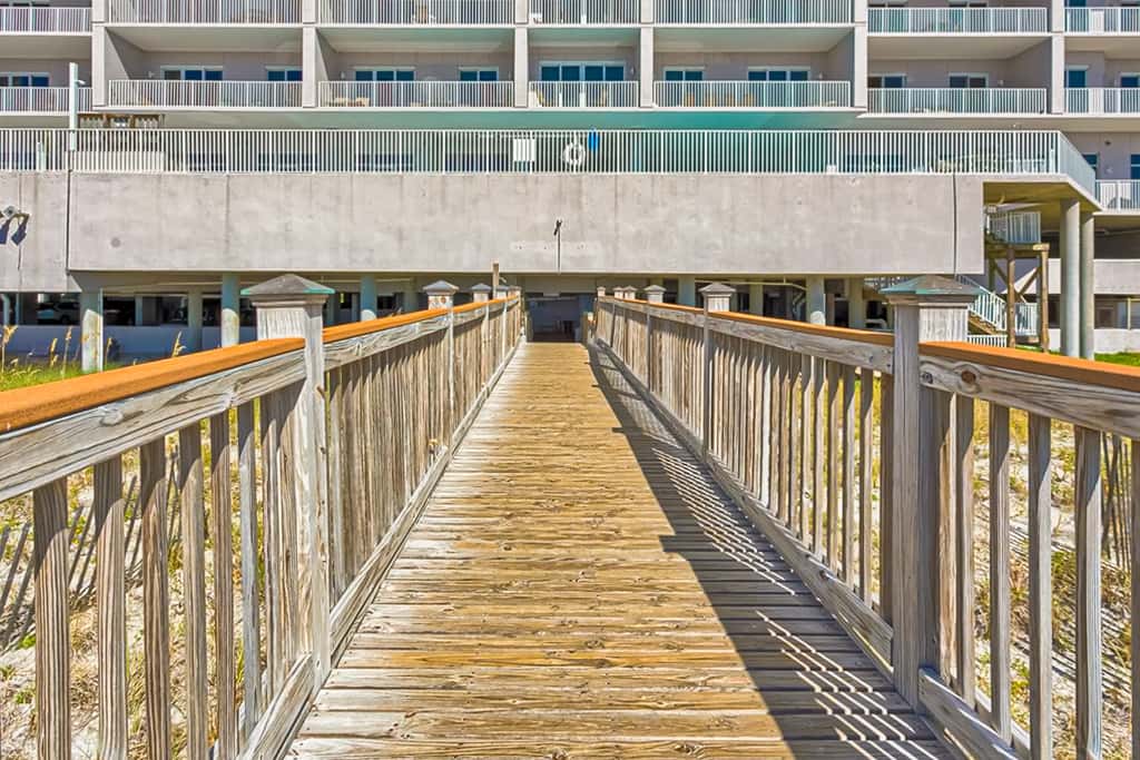 Inviting Gulf-front condo In Perdido Key with waterfront pool/hot tub and oceanfront balcony