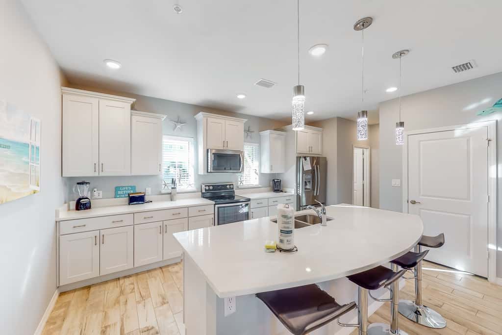 Pretty townhome with pools & hot tub - less than half-mile to beach