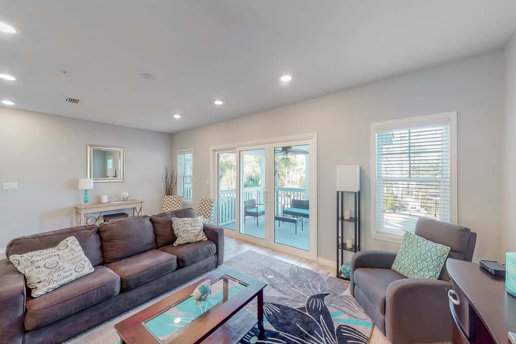 Pretty townhome with pools & hot tub - less than half-mile to beach