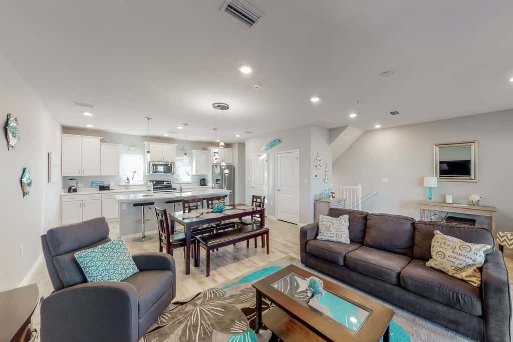 Pretty townhome with pools & hot tub - less than half-mile to beach