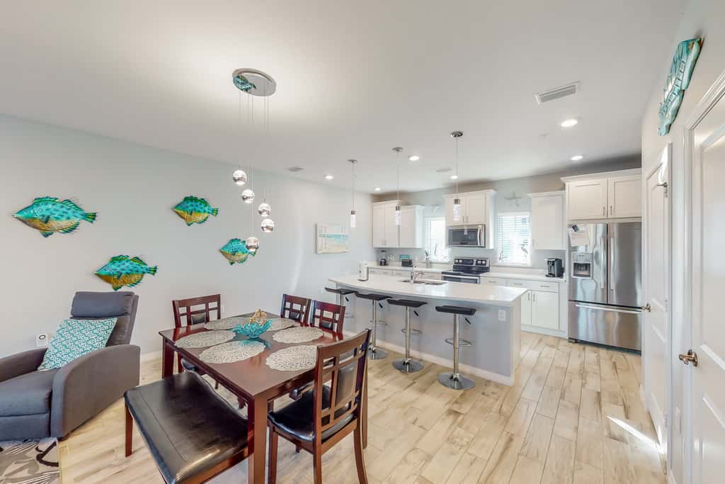 Pretty townhome with pools & hot tub - less than half-mile to beach