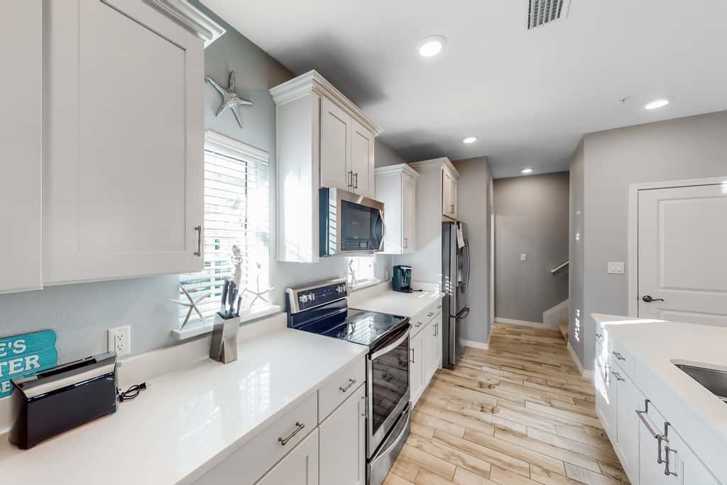 Pretty townhome with pools & hot tub - less than half-mile to beach