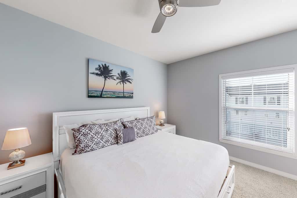 Pretty townhome with pools & hot tub - less than half-mile to beach