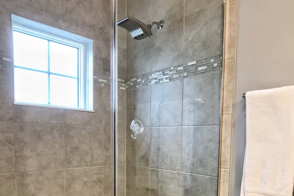 Pretty townhome with pools & hot tub - less than half-mile to beach