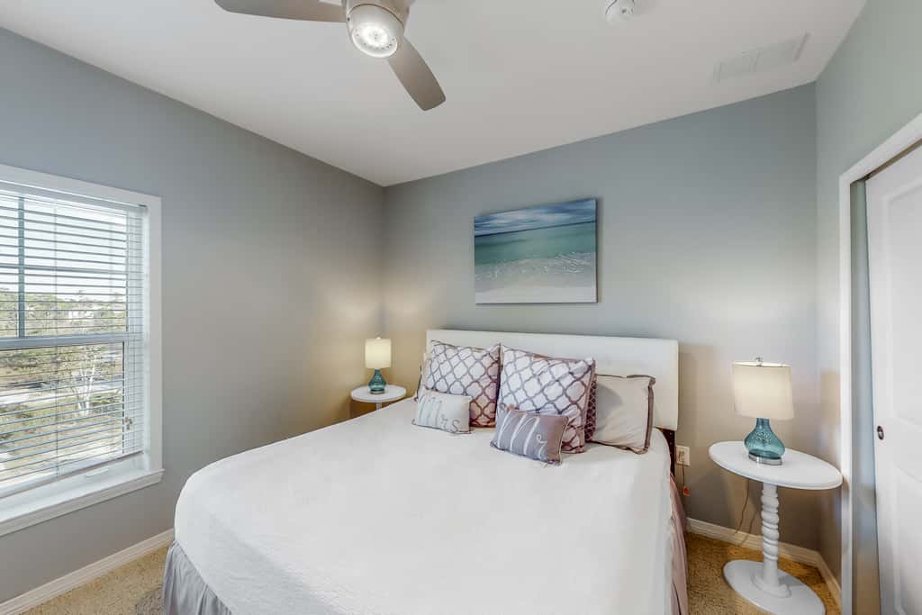 Pretty townhome with pools & hot tub - less than half-mile to beach