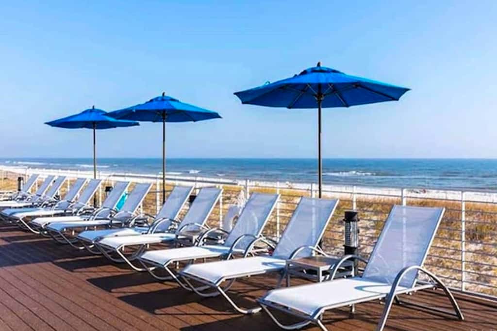 Pretty townhome with pools & hot tub - less than half-mile to beach