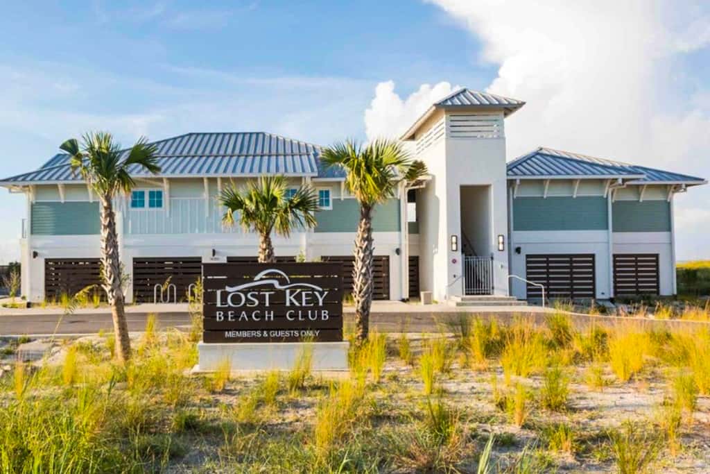Pretty townhome with pools & hot tub - less than half-mile to beach