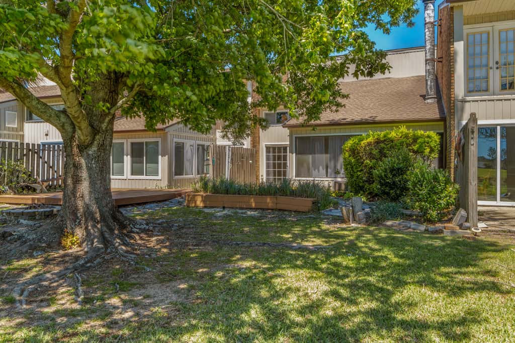 Dog friendly coastal townhome with golf course views, patios, and washer, dryer