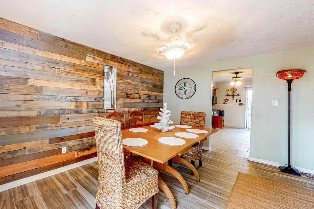 Dog friendly coastal townhome with golf course views, patios, and washer, dryer