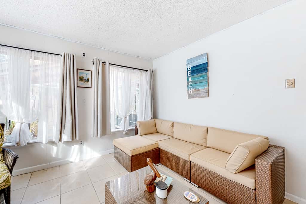 Dog friendly coastal townhome with golf course views, patios, and washer, dryer