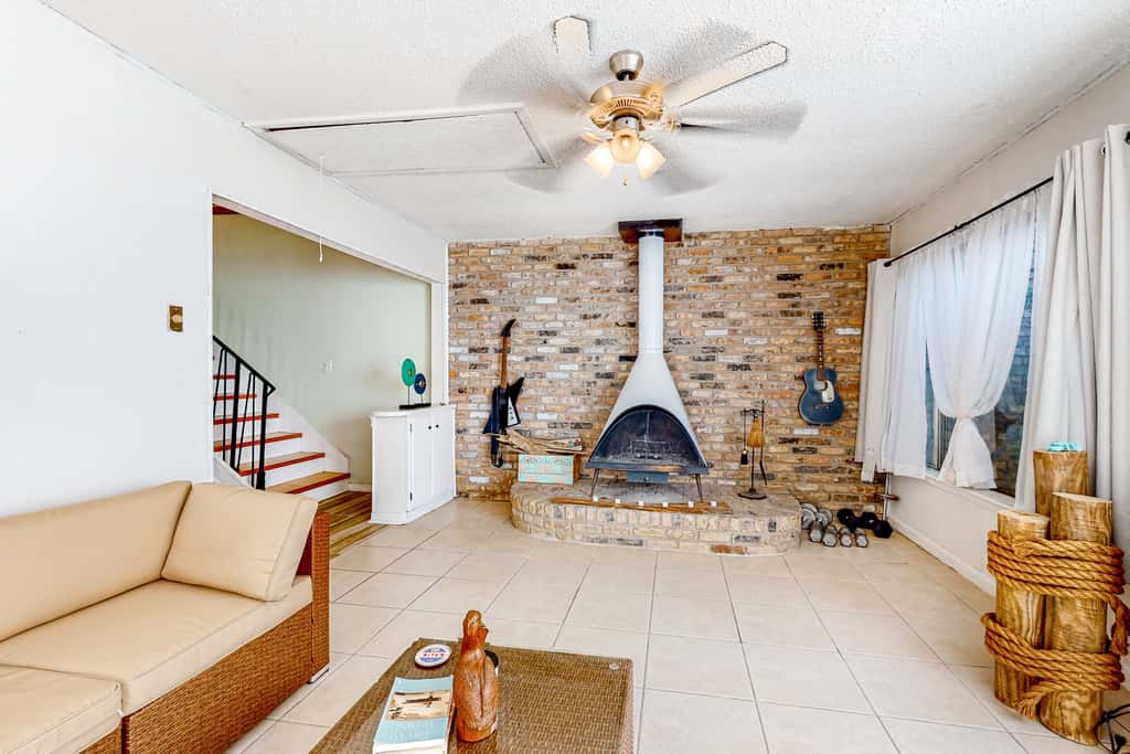 Dog friendly coastal townhome with golf course views, patios, and washer, dryer