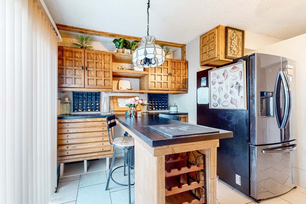 Dog friendly coastal townhome with golf course views, patios, and washer, dryer
