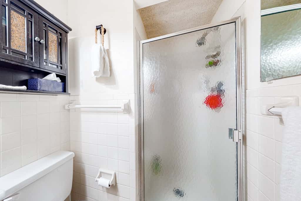 Dog friendly coastal townhome with golf course views, patios, and washer, dryer