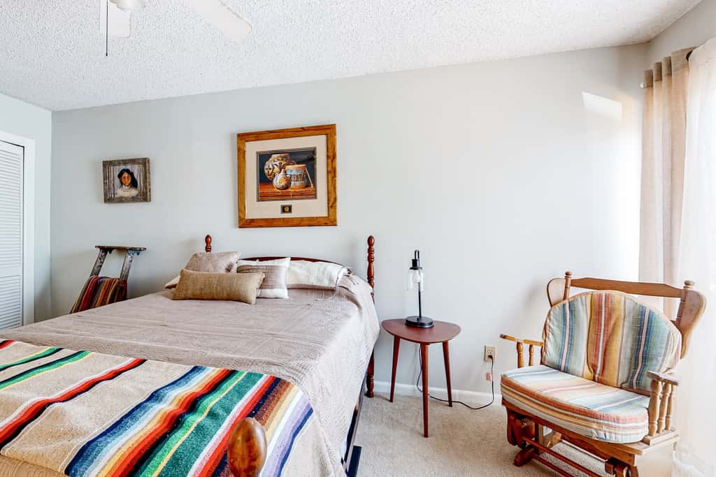 Dog friendly coastal townhome with golf course views, patios, and washer, dryer