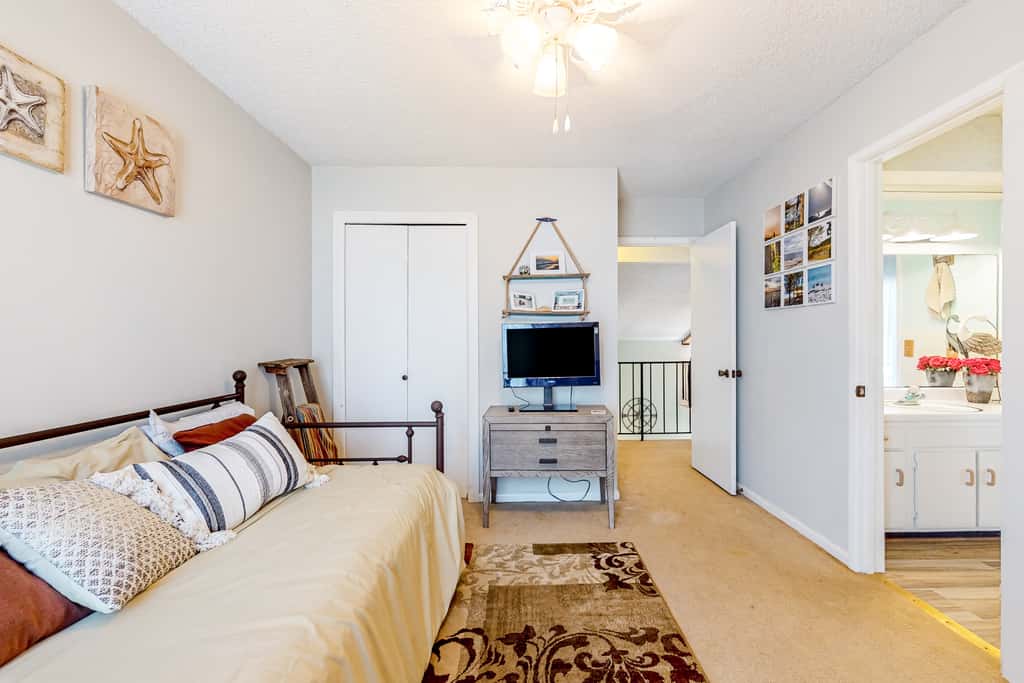 Dog friendly coastal townhome with golf course views, patios, and washer, dryer