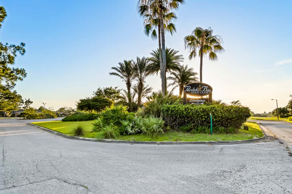 Dog friendly coastal townhome with golf course views, patios, and washer, dryer