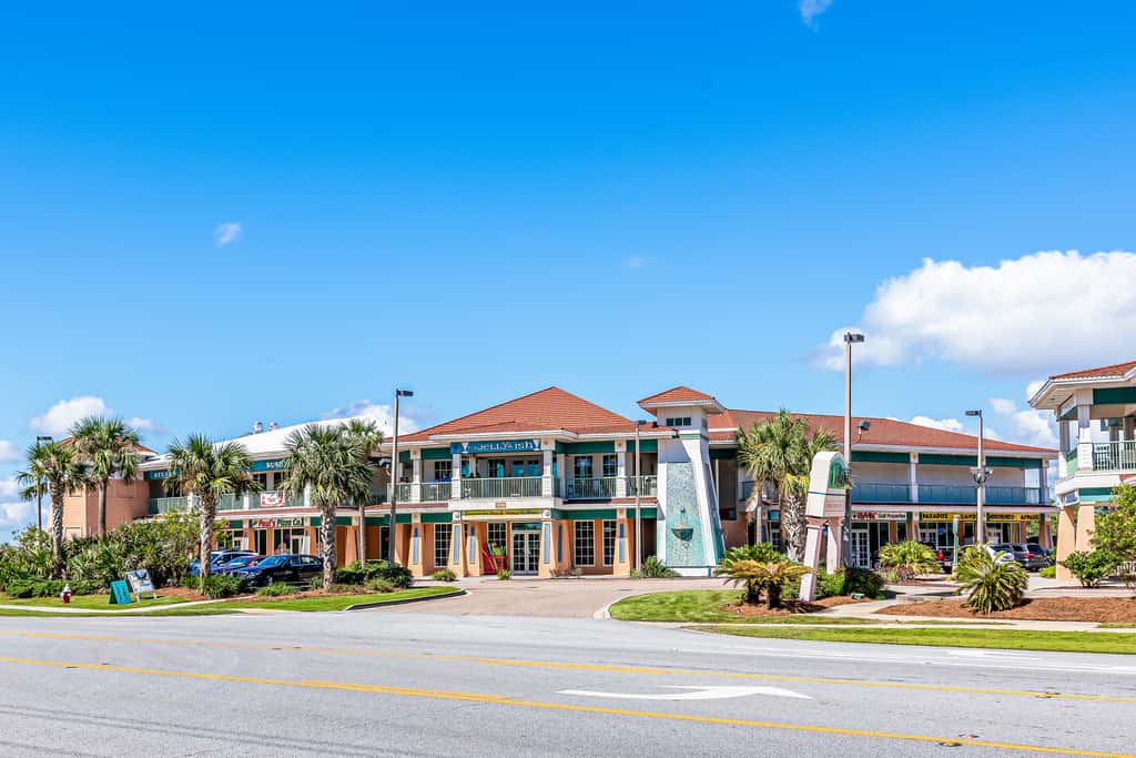 Dog friendly coastal townhome with golf course views, patios, and washer, dryer