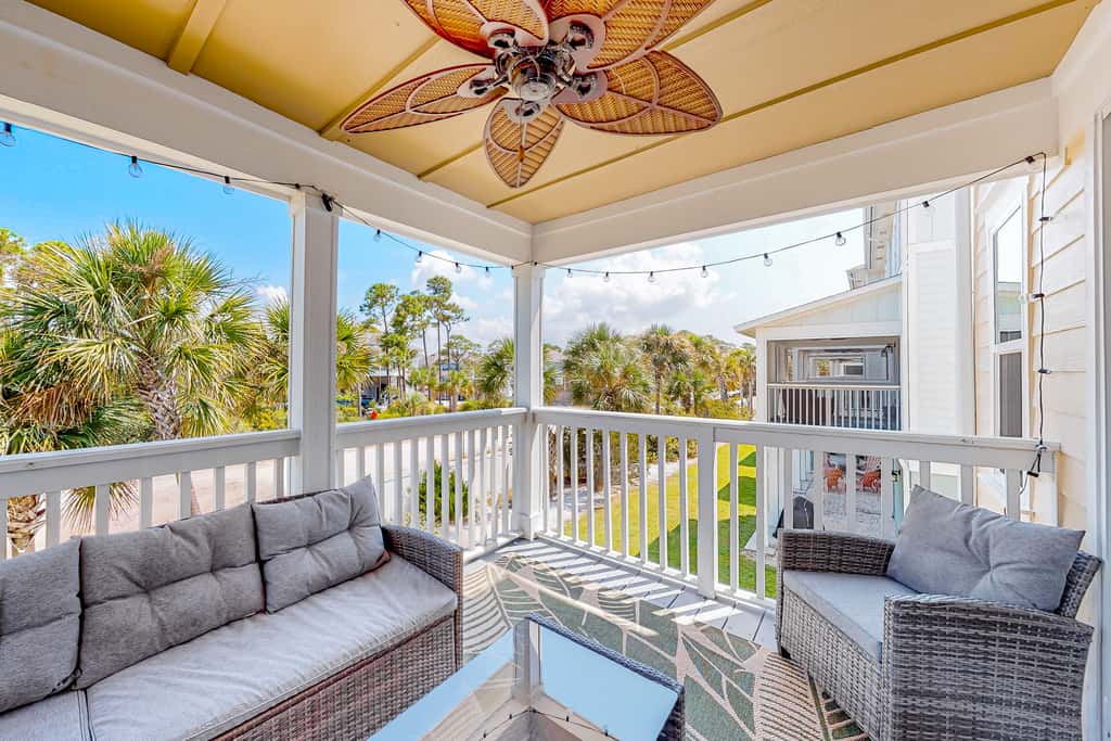 Dog-friendly townhouse with private beach, hot tub, pool, tennis, golf, gym, AC