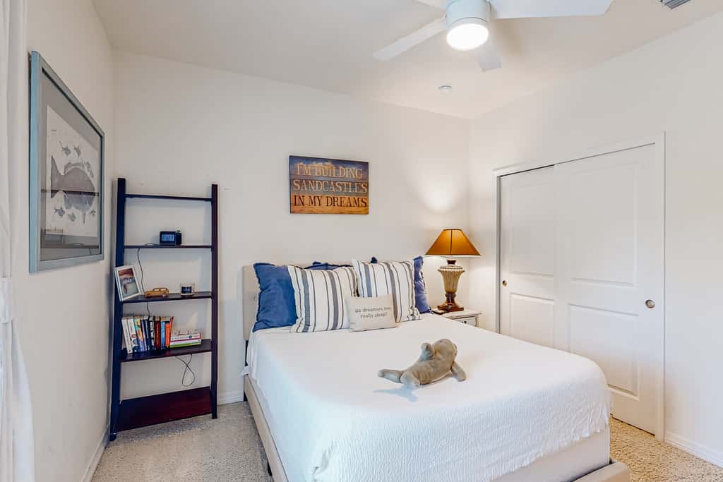 Dog-friendly townhouse with private beach, hot tub, pool, tennis, golf, gym, AC