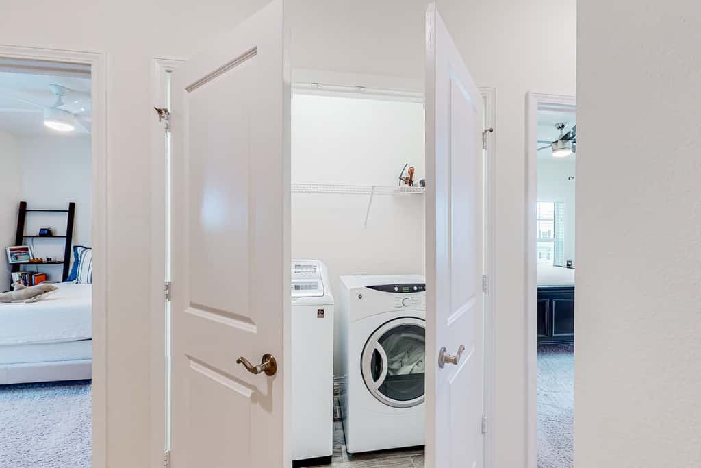 Dog-friendly townhouse with private beach, hot tub, pool, tennis, golf, gym, AC